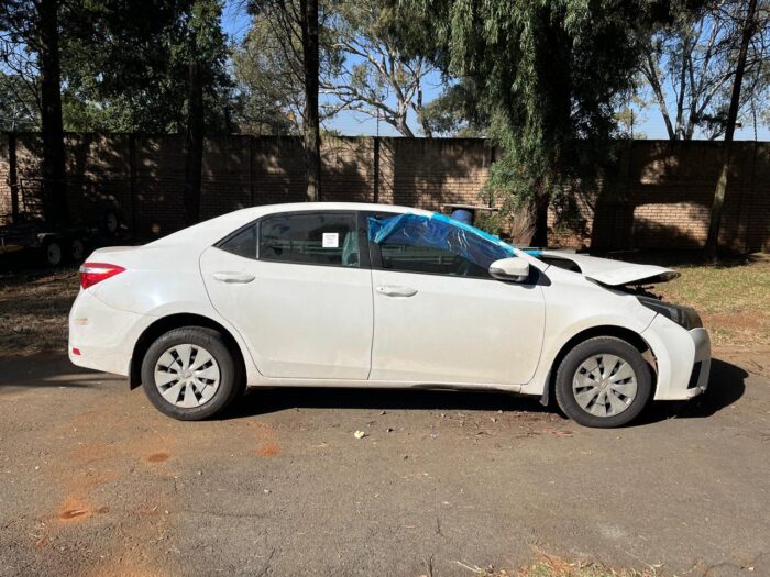 TOYOTA COROLLA 4D - Image 4