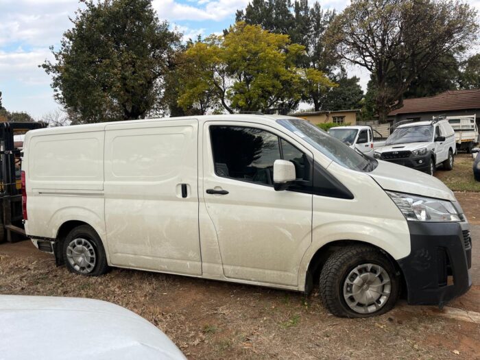TOYOTA QUANTUM 2.8 PANELVAN - Image 4