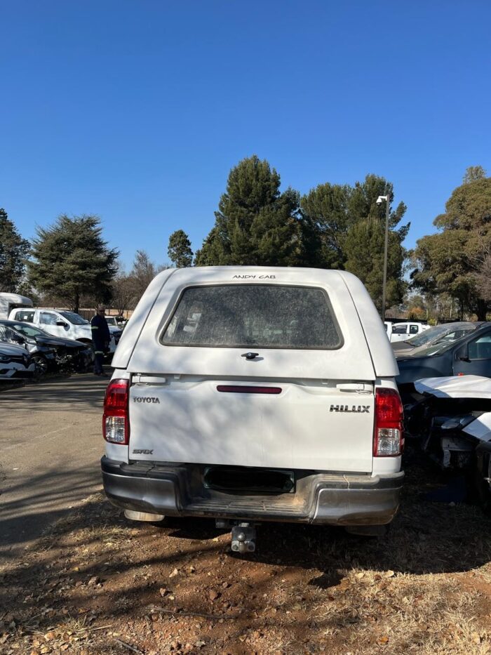 TOYOTA HILUX 2.4 - Image 2