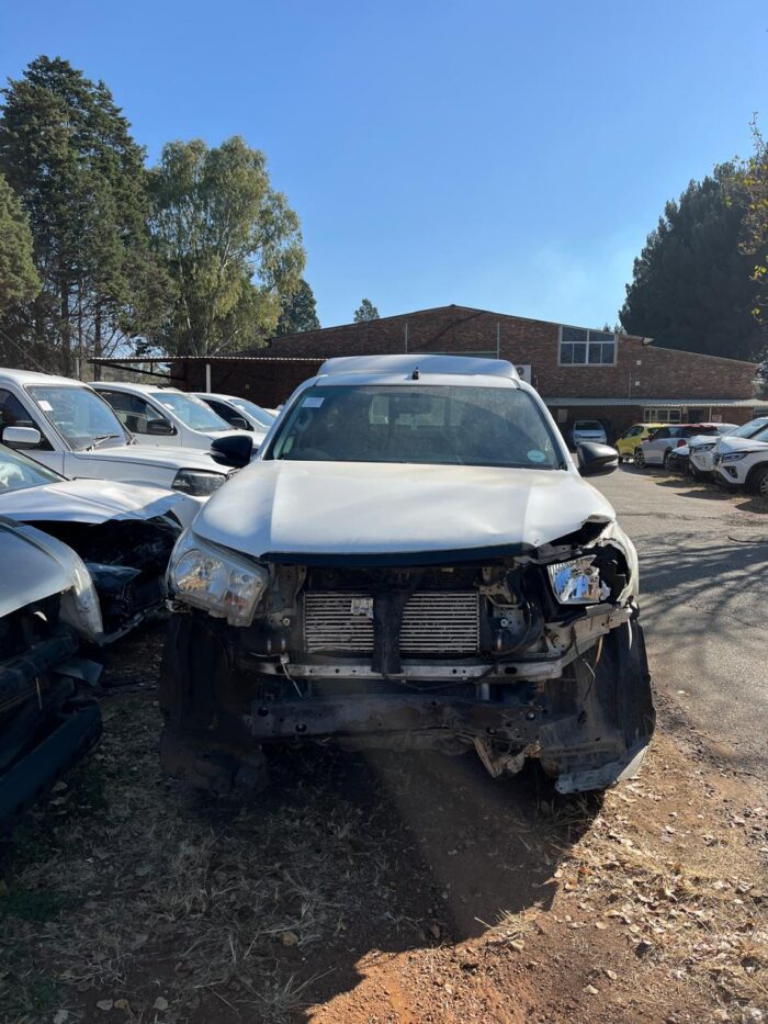 TOYOTA HILUX 2.4