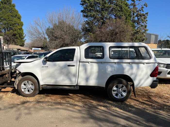 TOYOTA HILUX 2.4 - Image 3