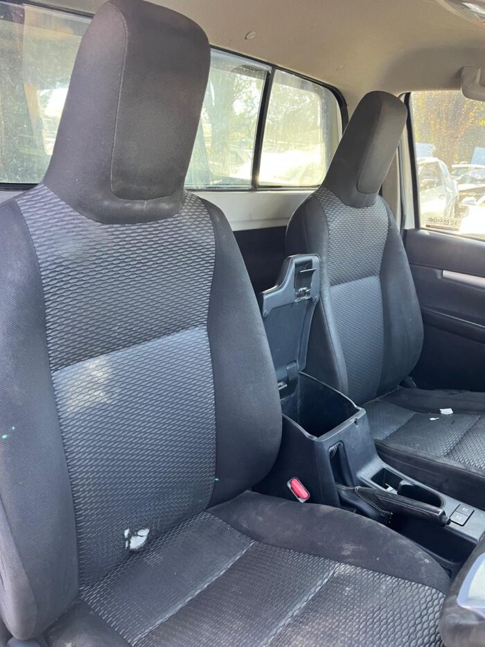 TOYOTA HILUX 2.4 - Image 4