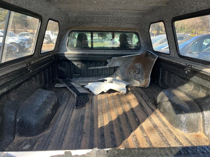 TOYOTA HILUX 2.4 - Image 5