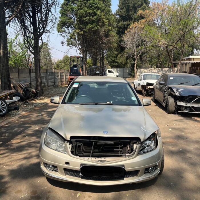 MERCEDES-BENZ C180K
