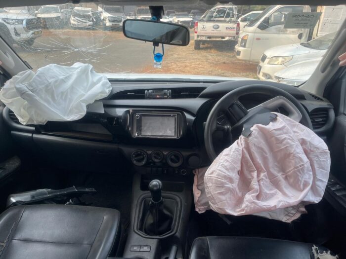 TOYOTA HILUX - Image 6