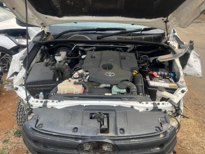 TOYOTA HILUX - Image 2