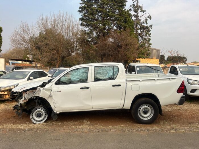 TOYOTA HILUX - Image 3