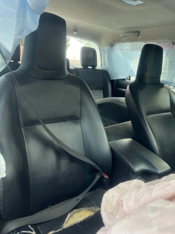 TOYOTA HILUX - Image 5