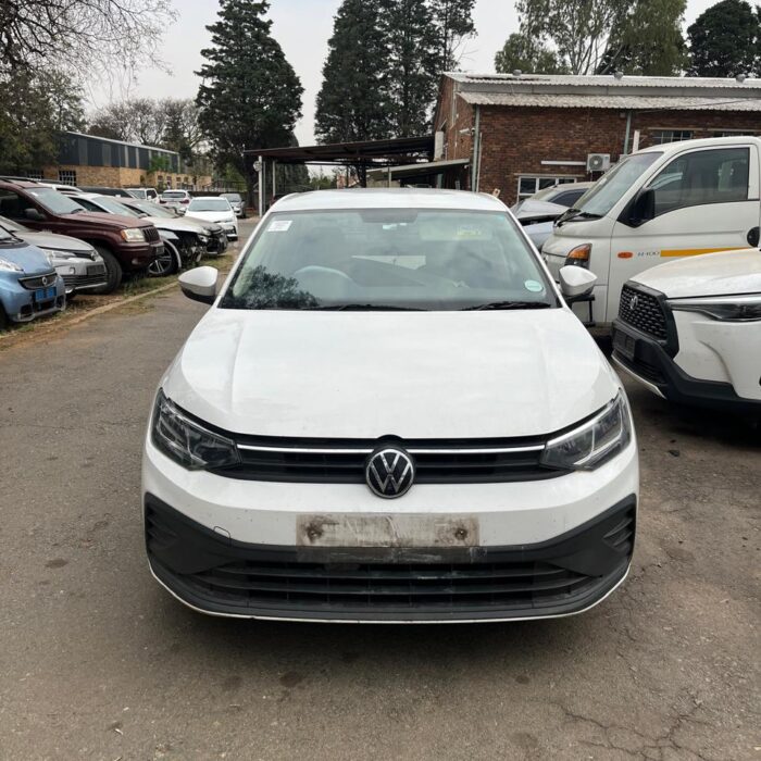 VOLKSWAGEN POLO SEDAN