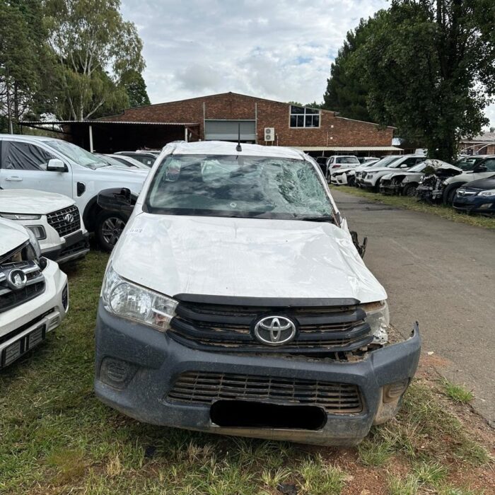 TOYOTA HILUX 2.4